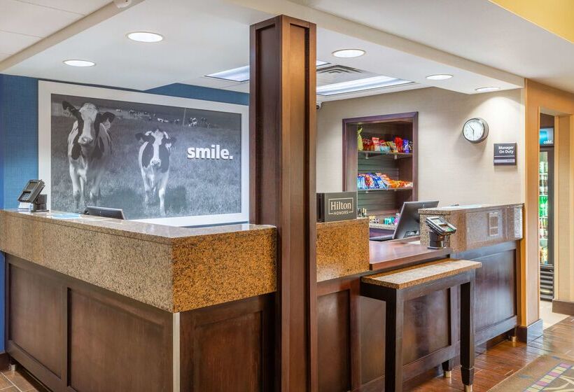 בית מלון כפרי Hampton Inn Sioux Falls