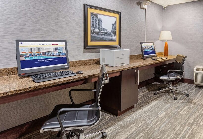 هتل Hampton Inn Sioux Falls