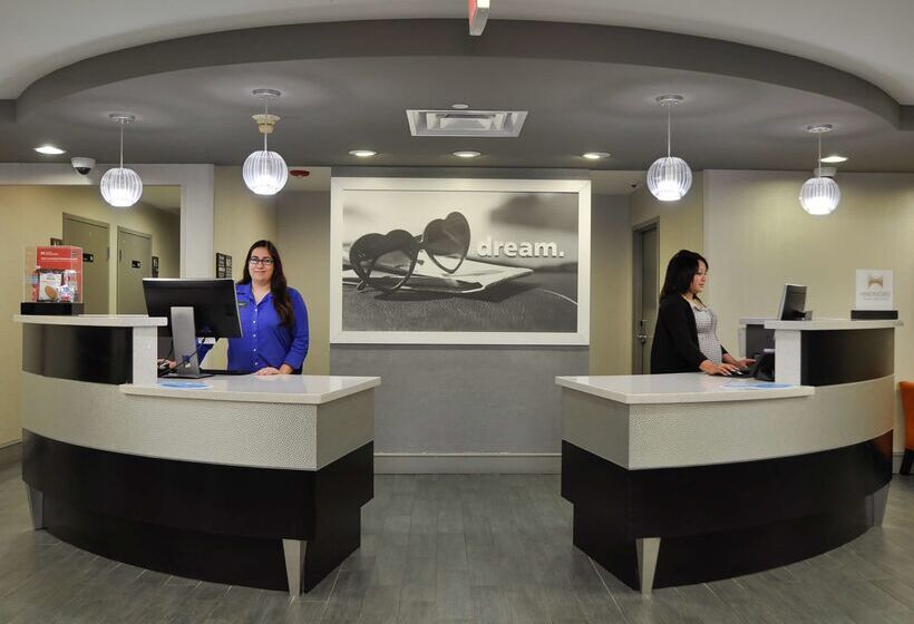 فندق Hampton Inn Stafford/quantico & Conference Center