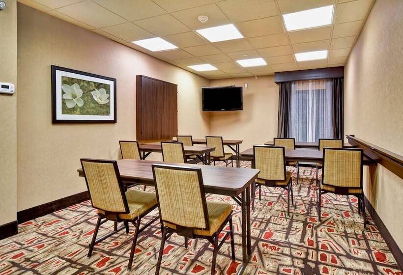 فندق Hampton Inn Starkville