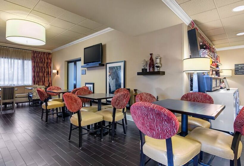 فندق Hampton Inn Starkville