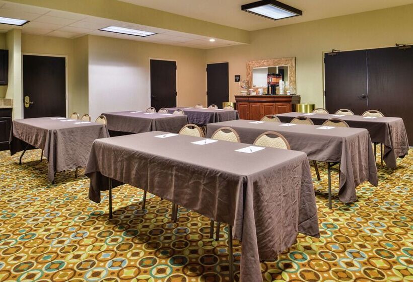 فندق Hampton Inn Staunton