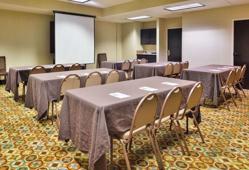 فندق Hampton Inn Staunton