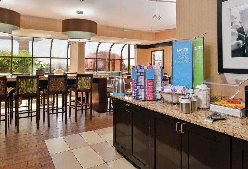 فندق Hampton Inn Staunton