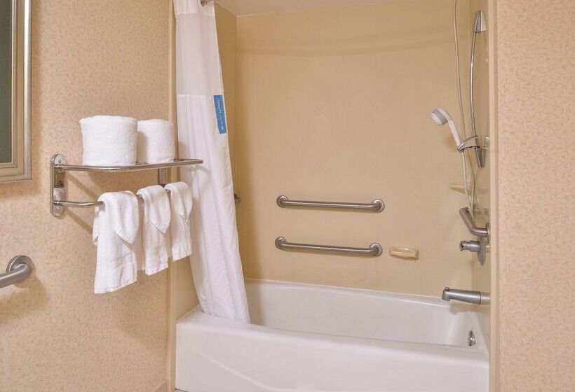 فندق Hampton Inn Staunton