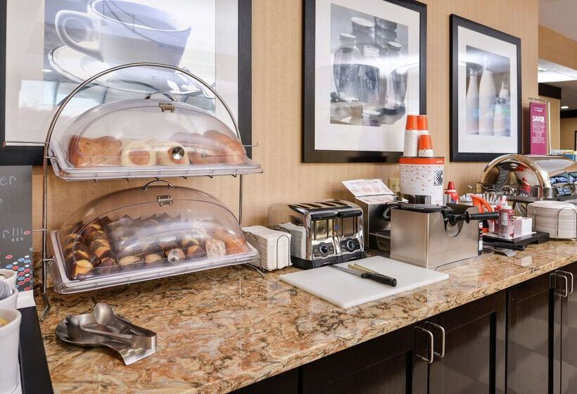 فندق Hampton Inn Staunton