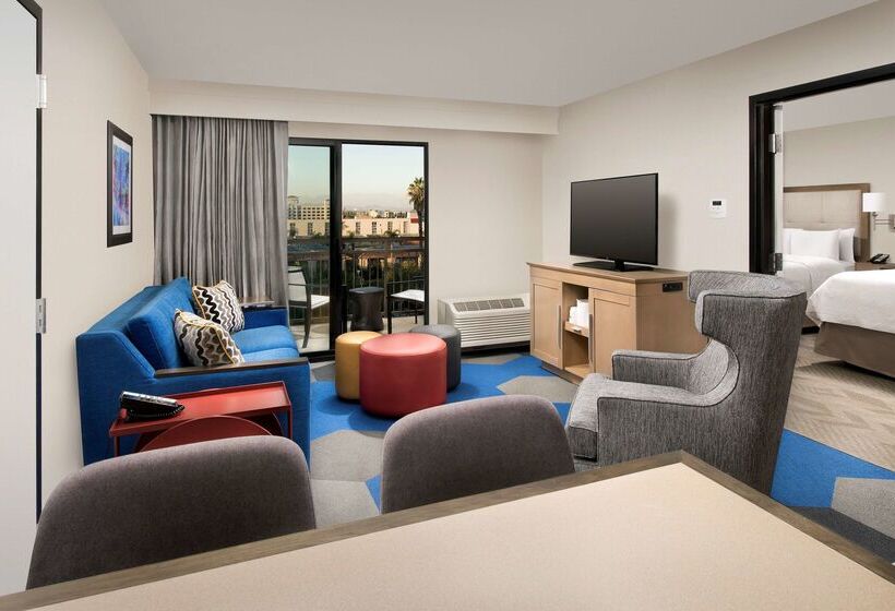 בית מלון כפרי Hampton Inn & Suites Anaheim Garden Grove