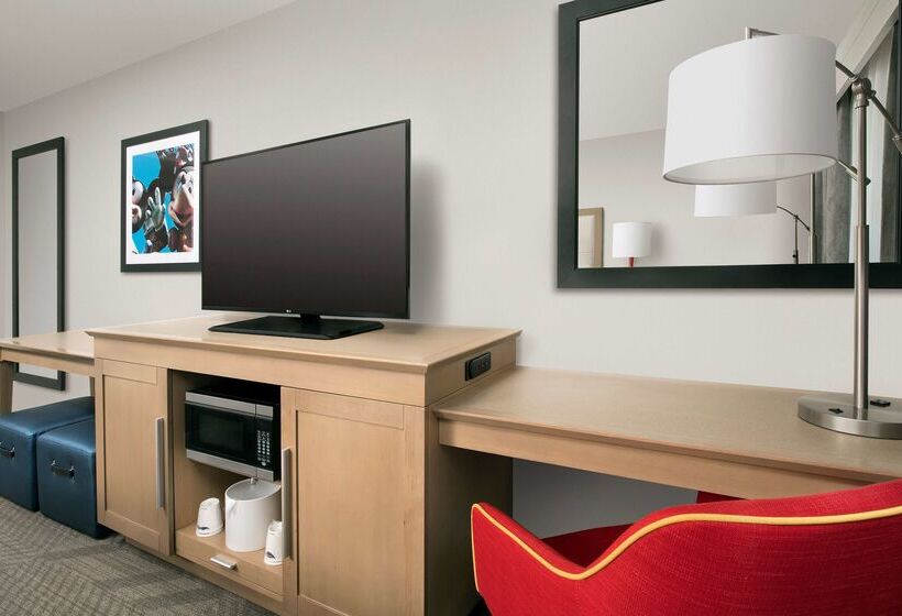 בית מלון כפרי Hampton Inn & Suites Anaheim Garden Grove