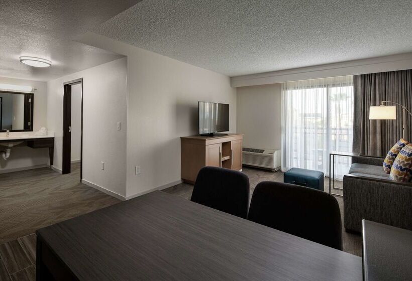 בית מלון כפרי Hampton Inn & Suites Anaheim Garden Grove