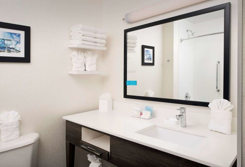 בית מלון כפרי Hampton Inn & Suites Anaheim Garden Grove