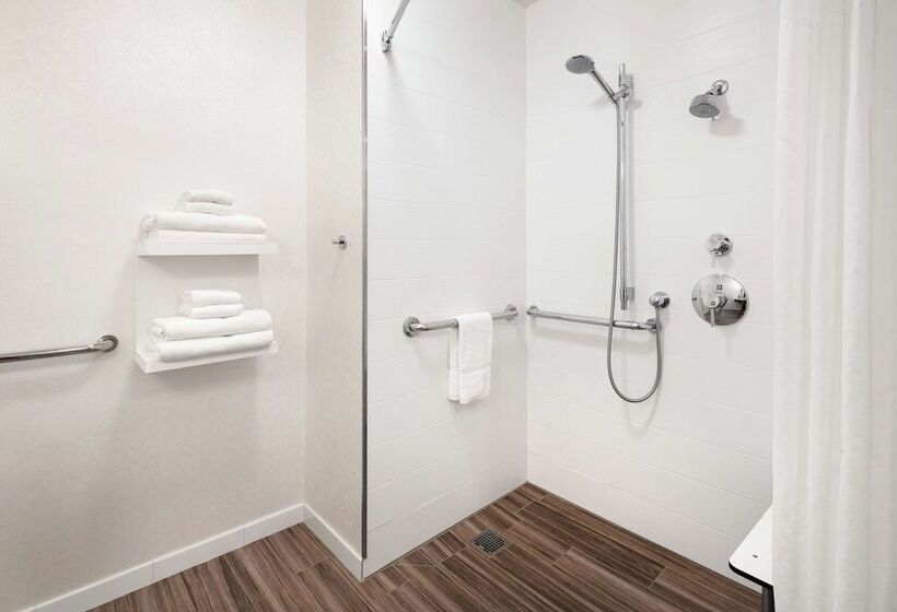 בית מלון כפרי Hampton Inn & Suites Anaheim Garden Grove