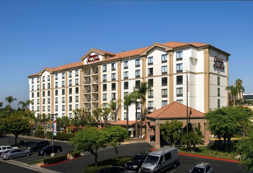 בית מלון כפרי Hampton Inn & Suites Anaheim Garden Grove