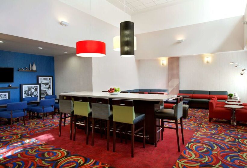 בית מלון כפרי Hampton Inn & Suites Anaheim Garden Grove