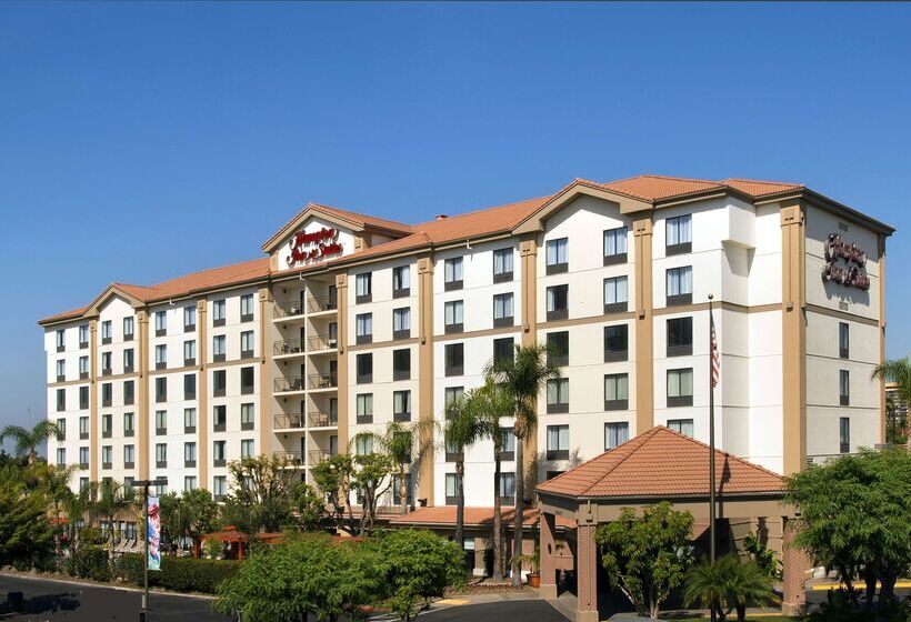 בית מלון כפרי Hampton Inn & Suites Anaheim Garden Grove
