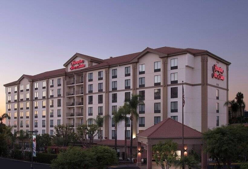 בית מלון כפרי Hampton Inn & Suites Anaheim Garden Grove