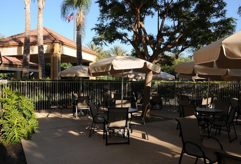 בית מלון כפרי Hampton Inn & Suites Anaheim Garden Grove