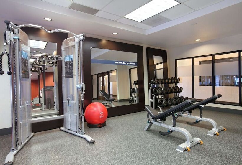 בית מלון כפרי Hampton Inn & Suites Anaheim Garden Grove