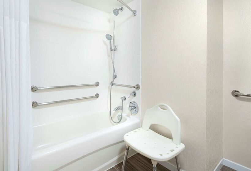 בית מלון כפרי Hampton Inn & Suites Anaheim Garden Grove