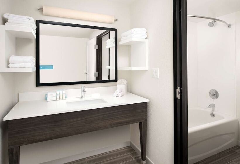 בית מלון כפרי Hampton Inn & Suites Anaheim Garden Grove