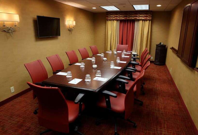 בית מלון כפרי Hampton Inn & Suites Charlottesvilleat The University