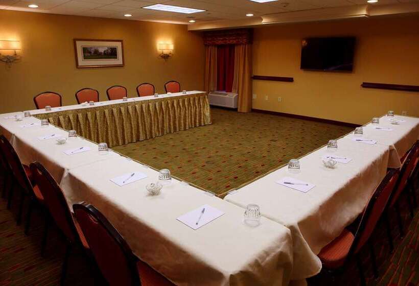 هتل Hampton Inn & Suites Charlottesvilleat The University