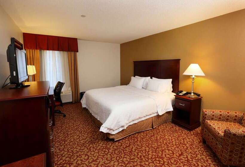 בית מלון כפרי Hampton Inn & Suites Charlottesvilleat The University