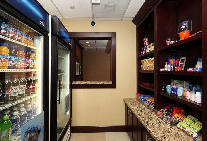 בית מלון כפרי Hampton Inn & Suites Charlottesvilleat The University