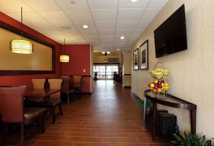 בית מלון כפרי Hampton Inn & Suites Charlottesvilleat The University