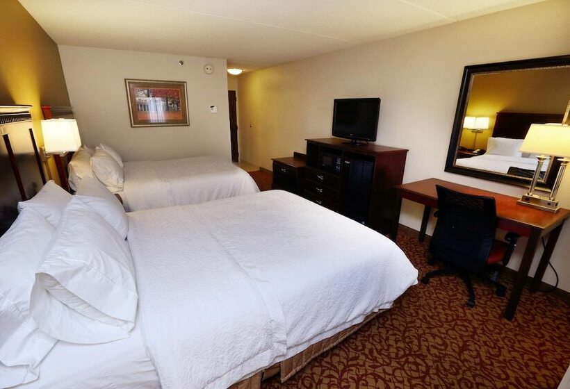 هتل Hampton Inn & Suites Charlottesvilleat The University