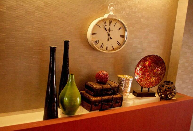 هتل Hampton Inn & Suites Flagstaff