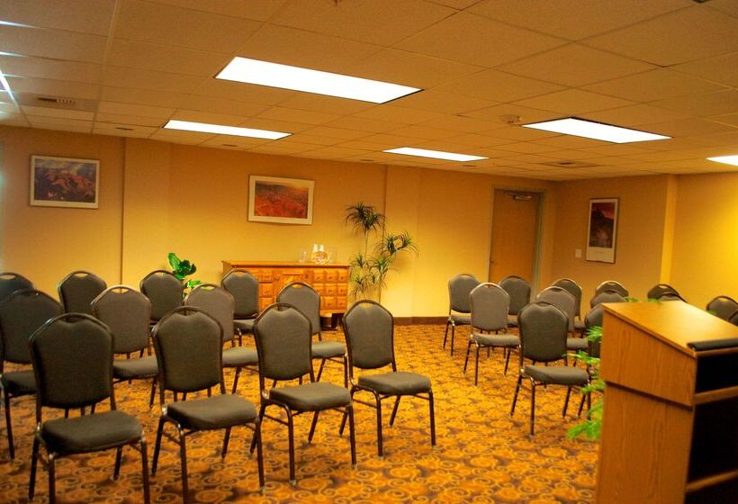 هتل Hampton Inn & Suites Flagstaff