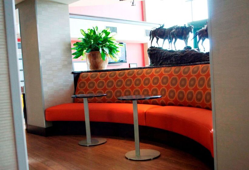 هتل Hampton Inn & Suites Flagstaff