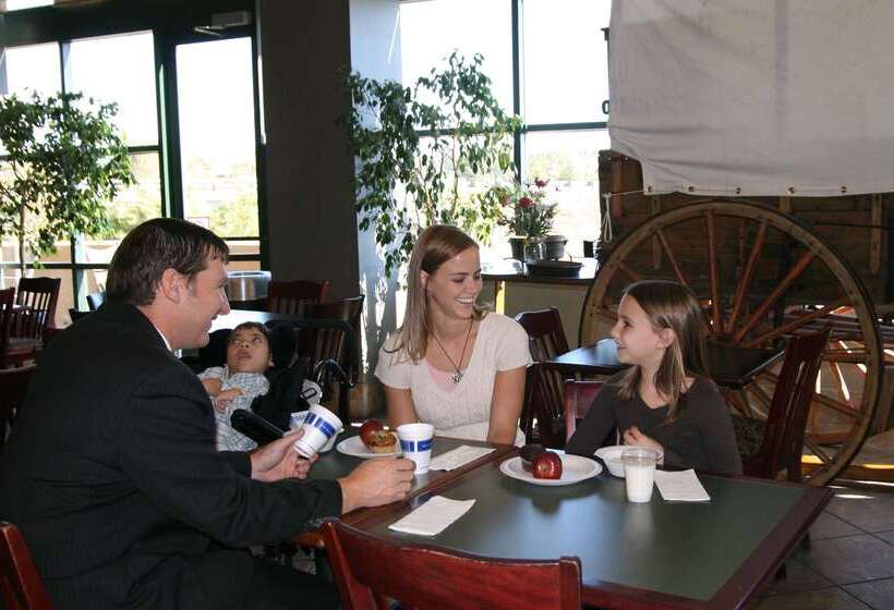 هتل Hampton Inn & Suites Flagstaff