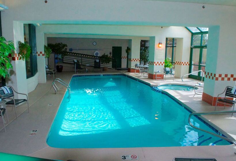 هتل Hampton Inn & Suites Flagstaff