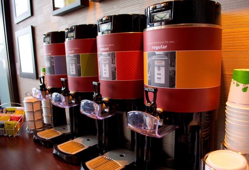 هتل Hampton Inn & Suites Flagstaff