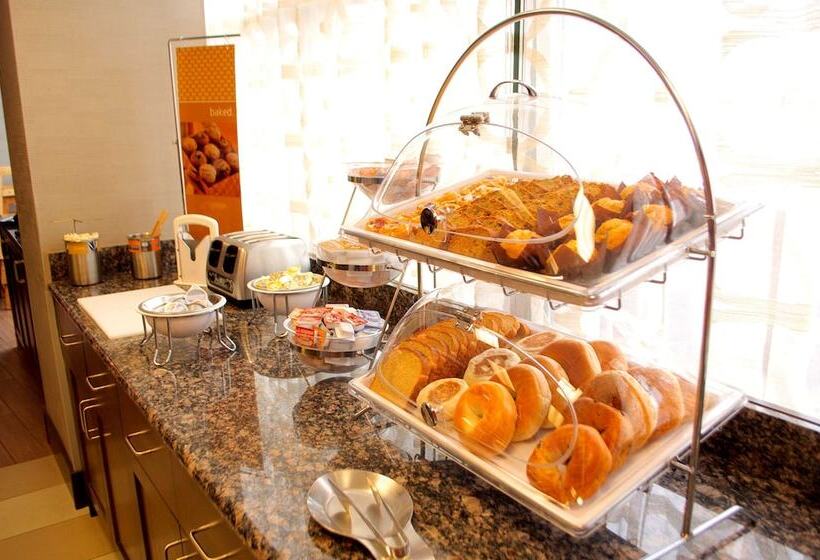 هتل Hampton Inn & Suites Flagstaff