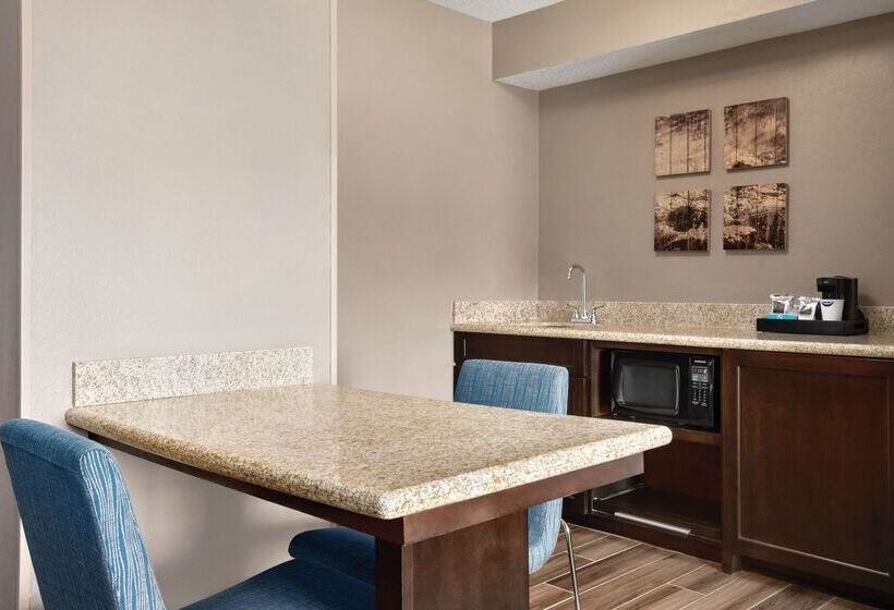 هتل Hampton Inn & Suites Ft. Waynenorth