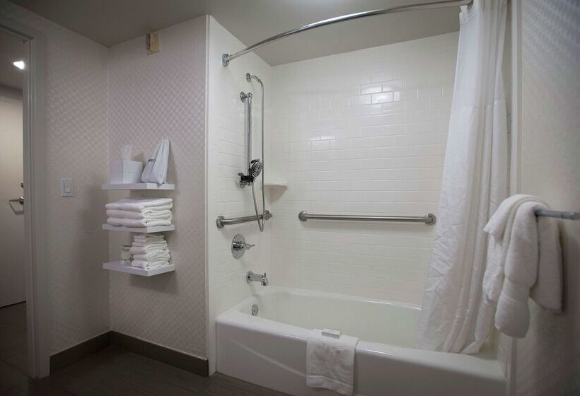 هتل Hampton Inn & Suites New Orleans Elmwood/clearview Pkway, La