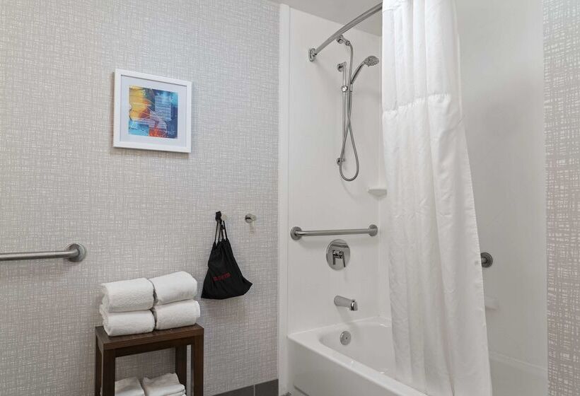 호텔 Hampton Inn & Suites Newport News