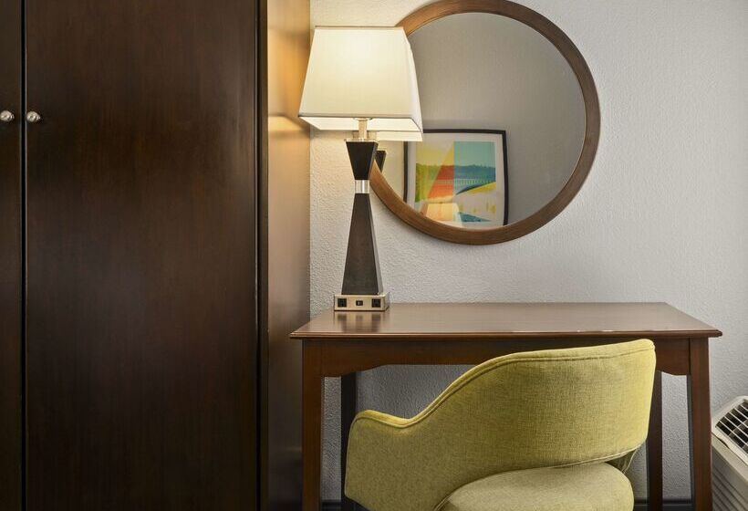 호텔 Hampton Inn & Suites Newport News