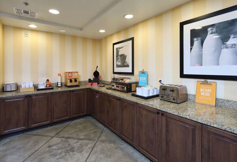 هتل Hampton Inn & Suites Tucson Mall