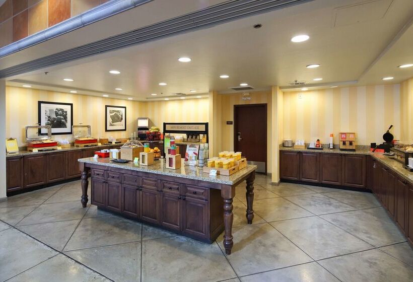 هتل Hampton Inn & Suites Tucson Mall