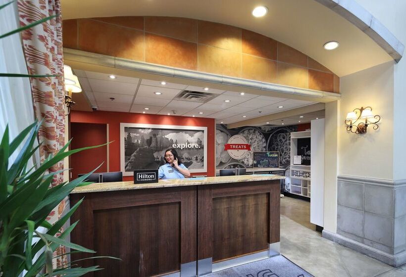 هتل Hampton Inn & Suites Tucson Mall