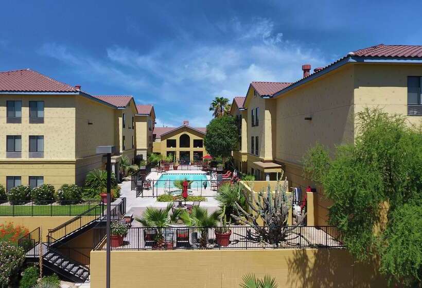 هتل Hampton Inn & Suites Tucson Mall