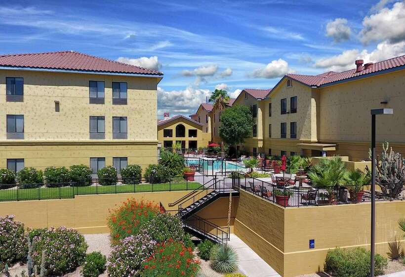 هتل Hampton Inn & Suites Tucson Mall