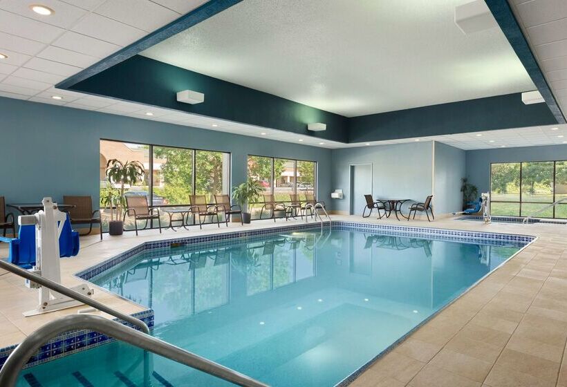 هتل Hampton Inn By Hilton Wausau