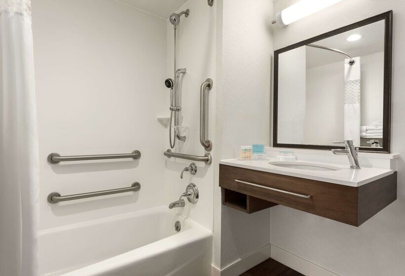 فندق Hampton Inn By Hilton Wausau