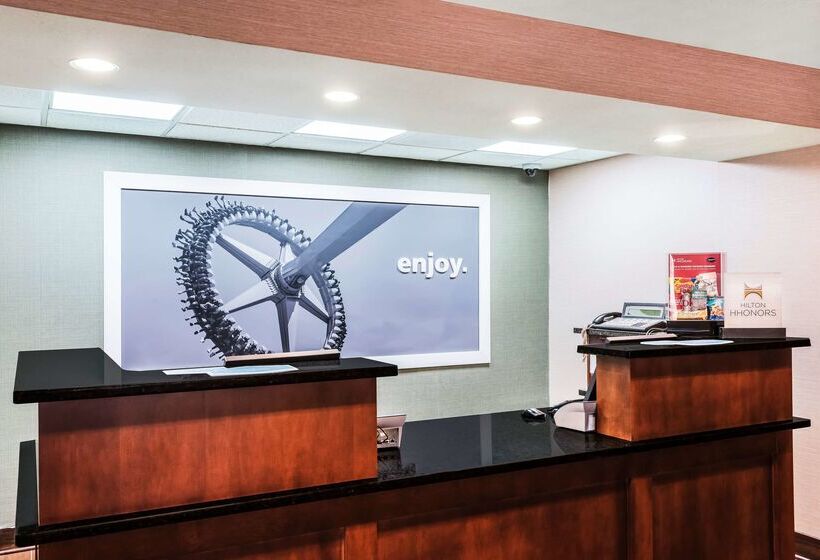 هتل Hampton Inn West Springfield