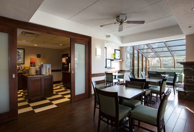 בית מלון כפרי Hampton Inn West Springfield