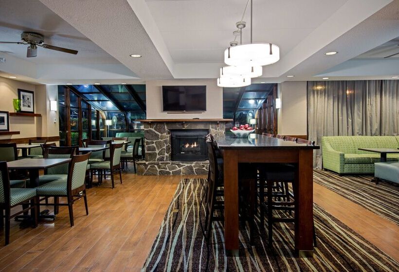 هتل Hampton Inn West Springfield